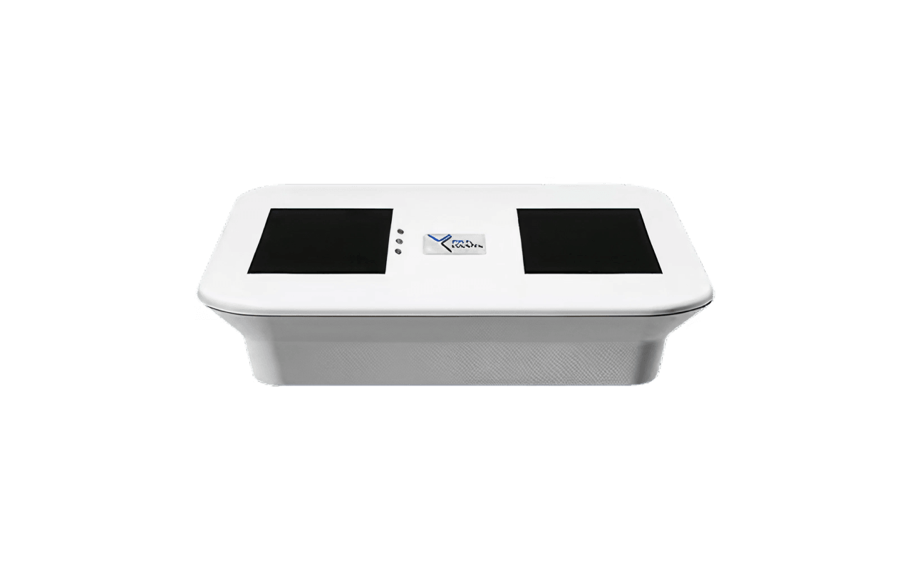 Sensor eCounter Keonex de carcasa blanca con dos ventanas Time-of-Flight para conteo de personas